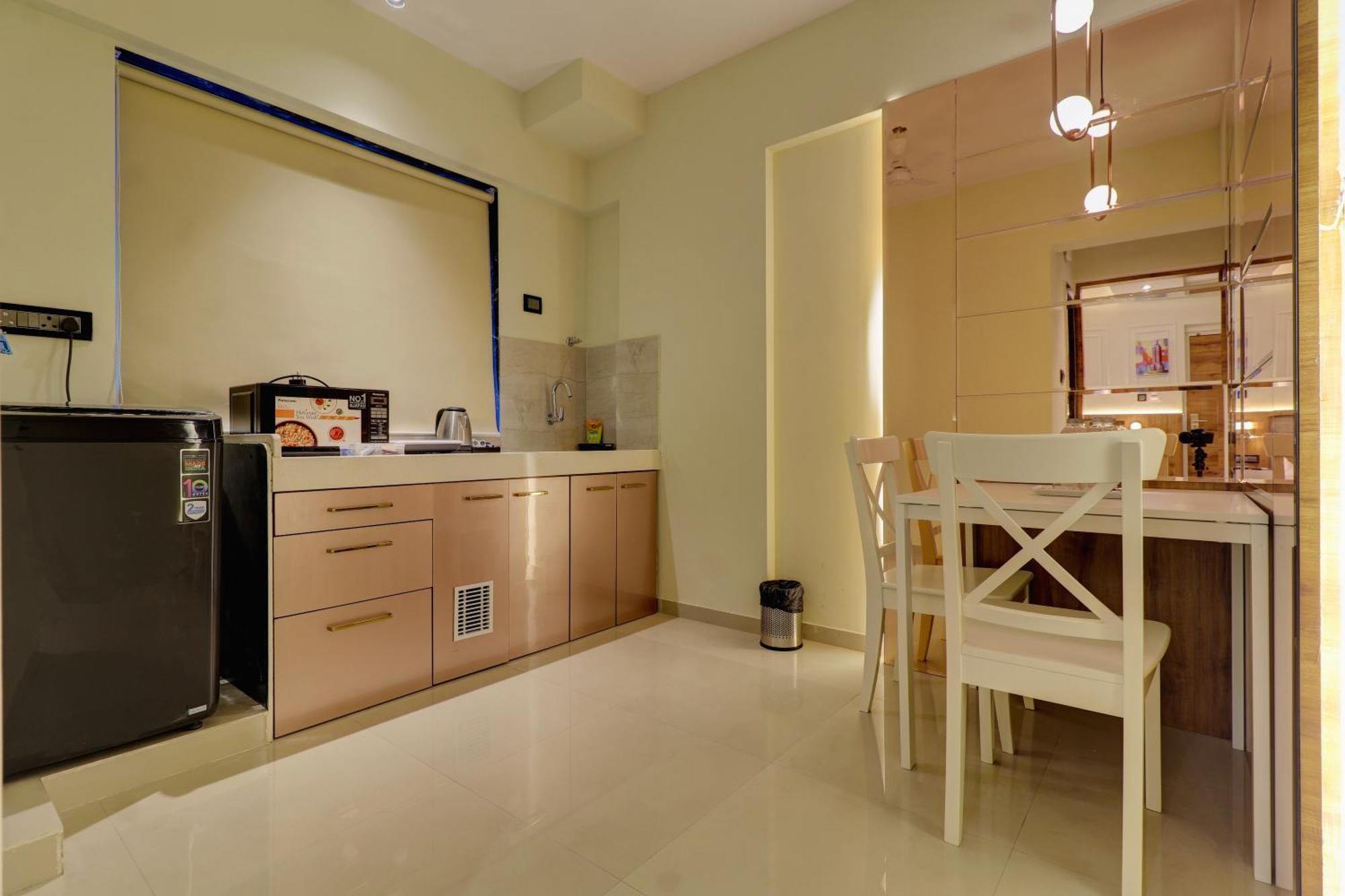 Home2 Studio Apartments Bombay Eksteriør billede